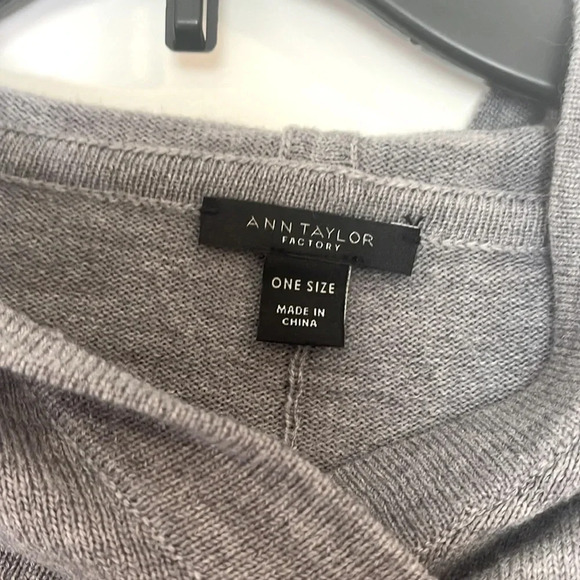 Ann Taylor Factory Gray Cloak - One Size - Picture 3 of 3